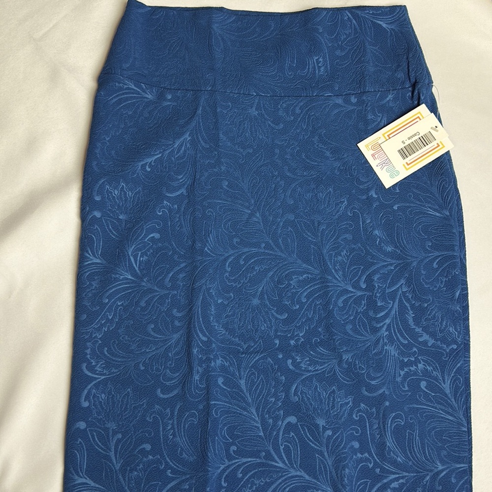 Stretchy pencil skirt